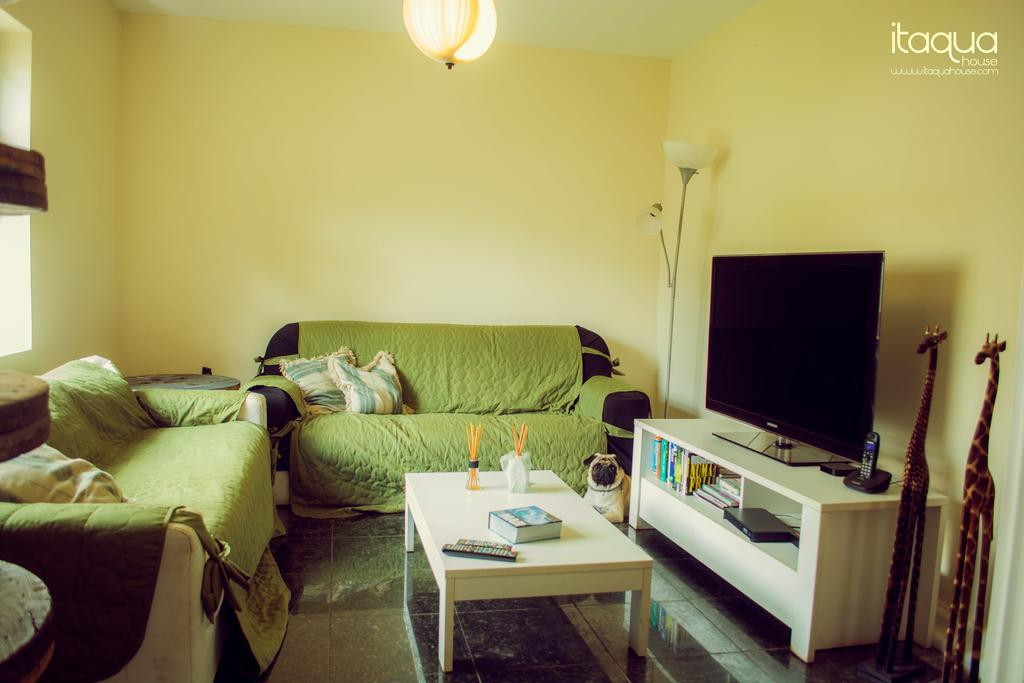 Itaqua House Bed and Breakfast