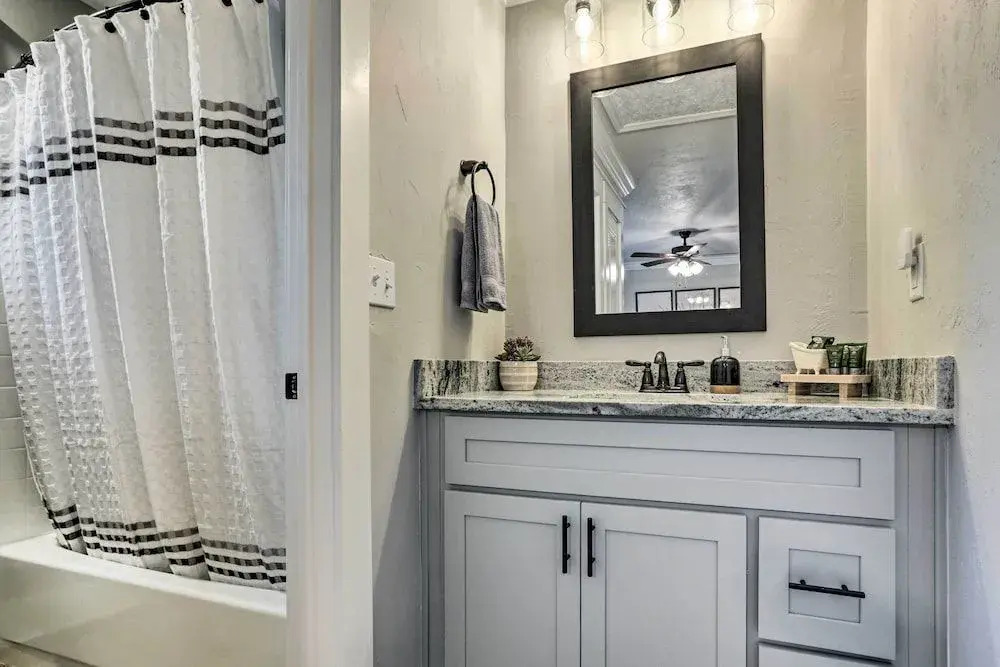 Bright Tallahassee Apartment w/ Balcony!