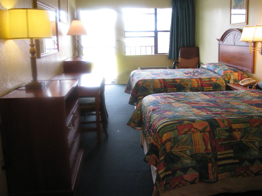 Summer Breeze Motel