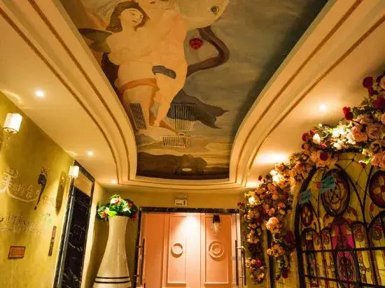 Xiaowang Kingdom Theme Hotel (Shiyan Railway Station North Square Beijing South Road Branch)