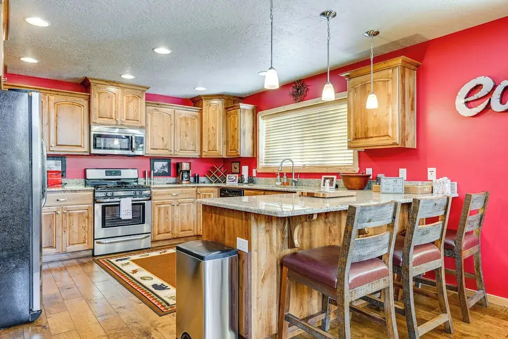 < 1 Mi to Brian Head Resort: Spacious Cabin!