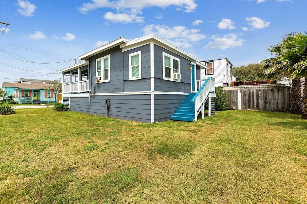 Tina Marie - Just 1 Block To Seawall Beach! 3 Bedroom Home by Redawning