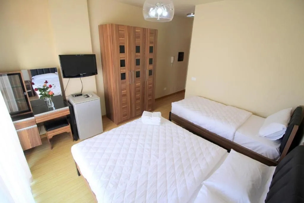 Eval Hotel