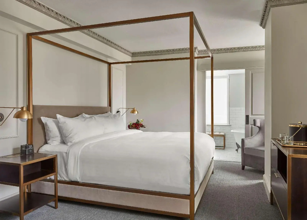 Hotel Phillips Kansas City, Curio Collection By Hilton