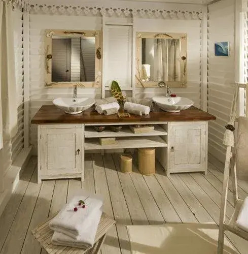 Opoa Beach Hotel