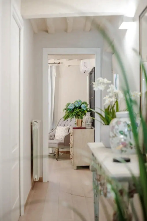 Casa Blanc in Lucca With 1 Bedrooms and 1 Bathrooms