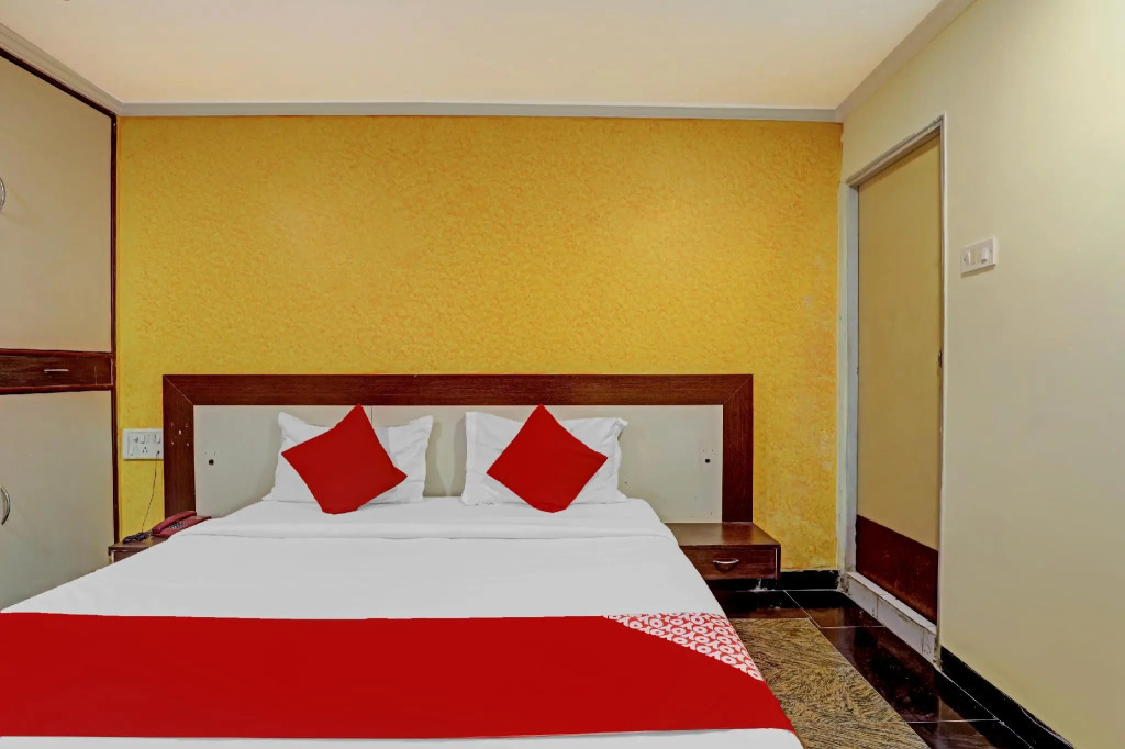FabHotel Chamiers Park