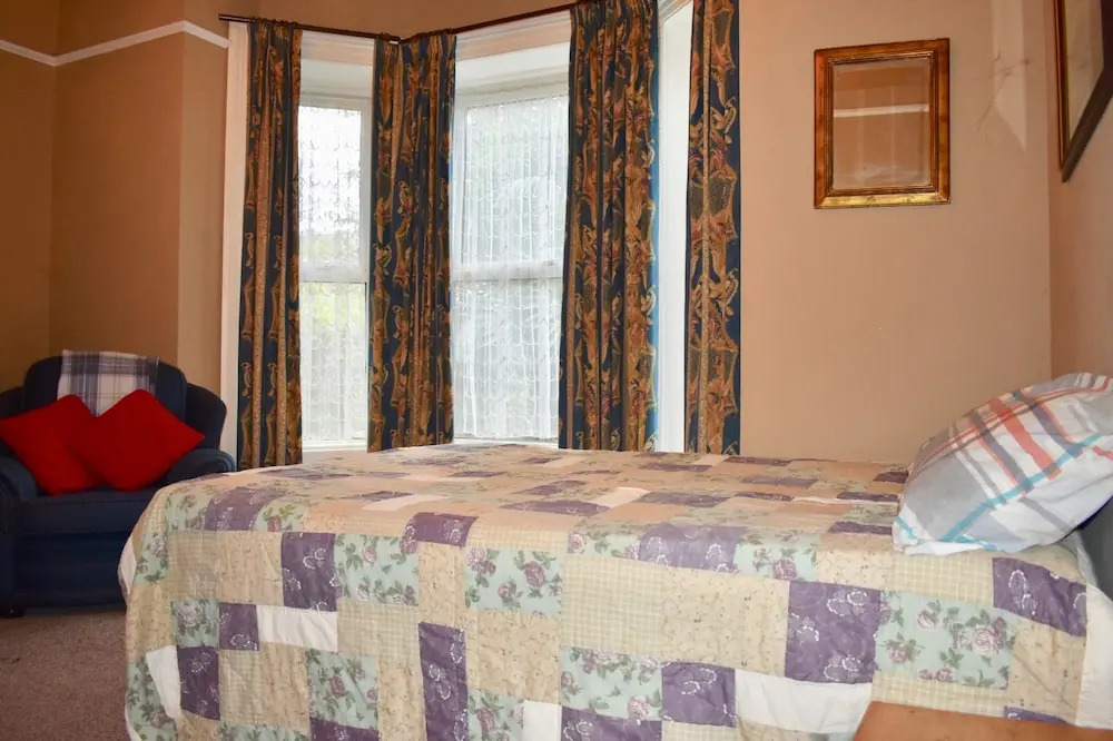 Traditional 3 Bedroom Home Near City Centre