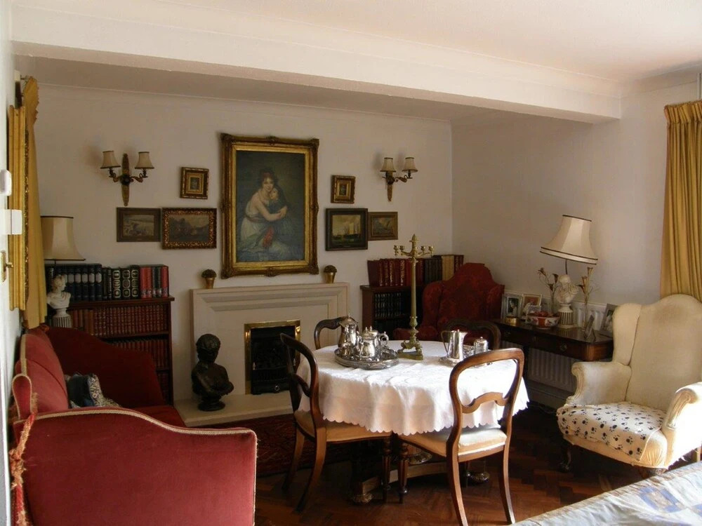 Lolas Bed And Breakfast