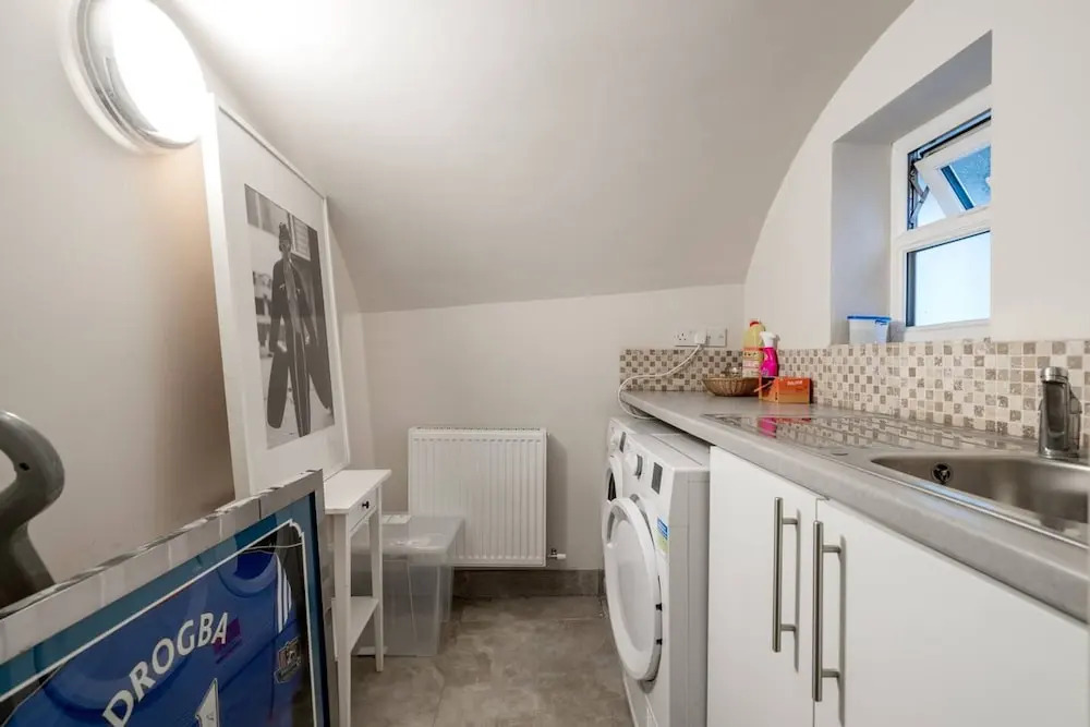 Earl s Court Chelsea 2BR Modern Apt Walk to Tube