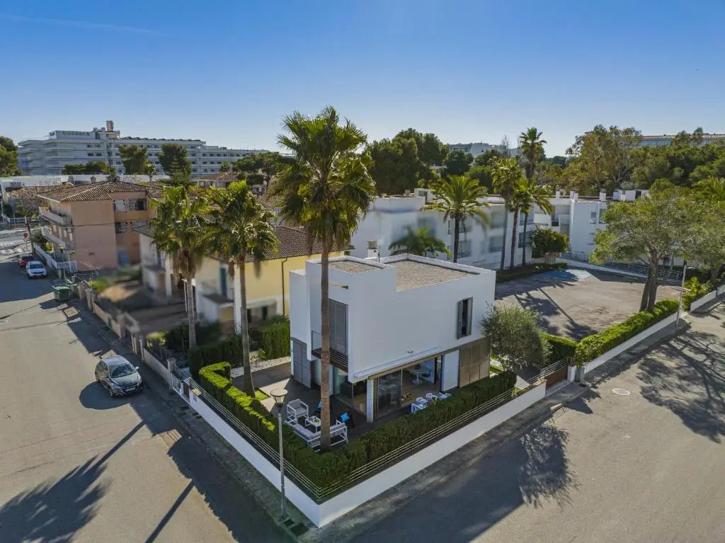 Villa Salines House