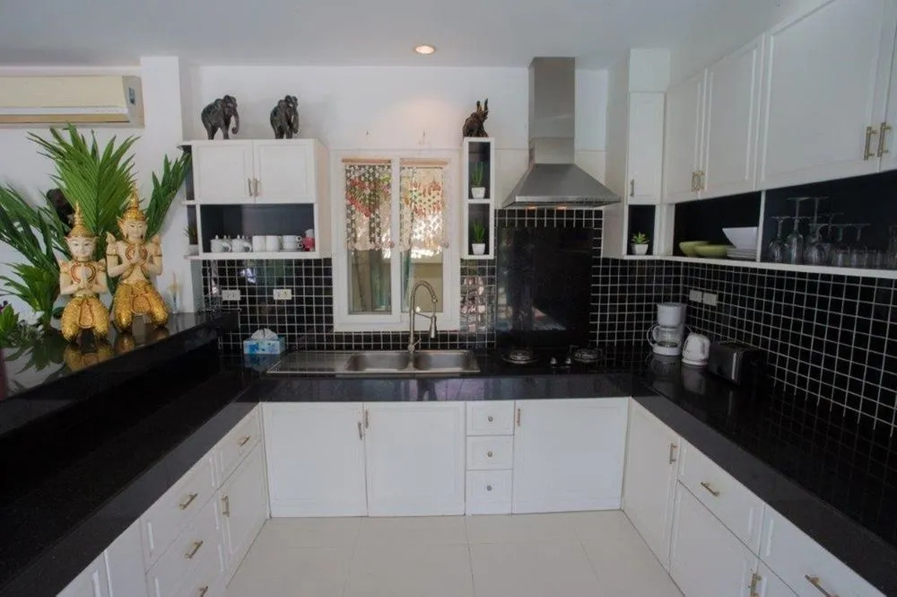 Cophi Villa 3 bd pool villa Nai harn