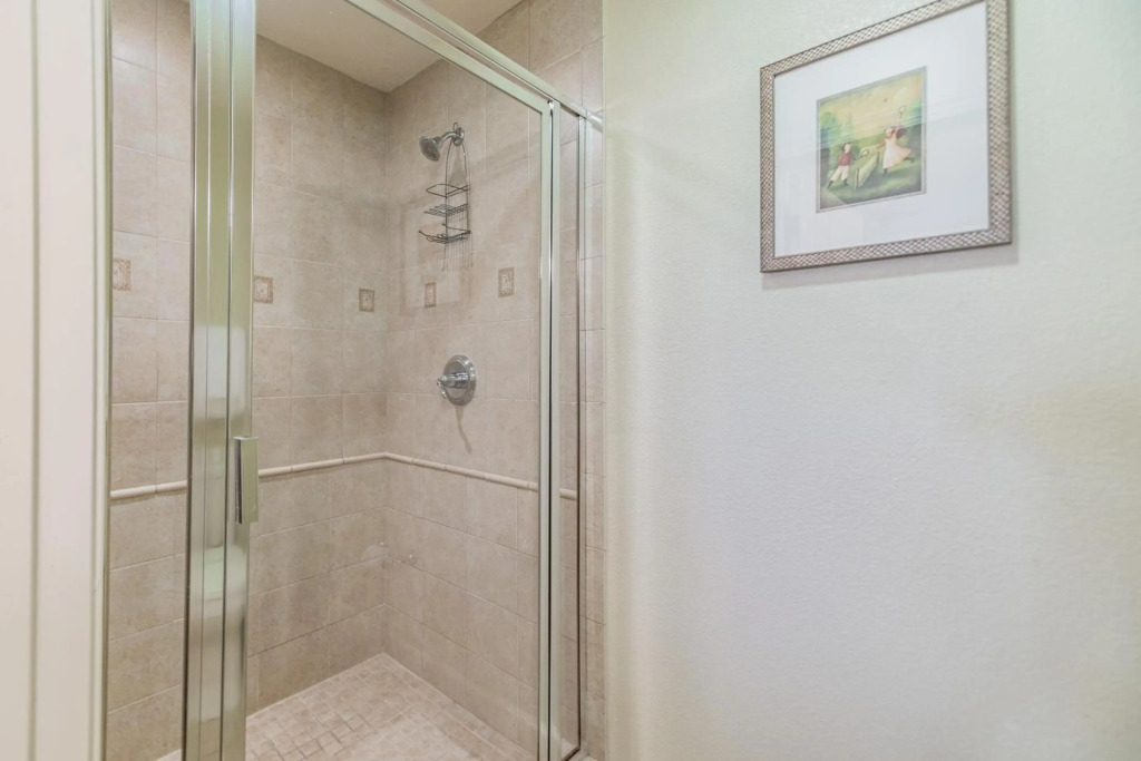 A DISNEY REUNION! 5 Heated Pools, New, Near Dis, Sleeps 8