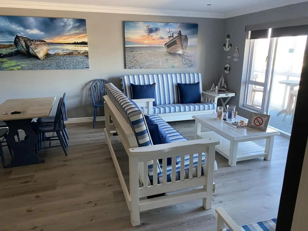Modern Apartment walking distance to Main Beach Restaurants and other amenities