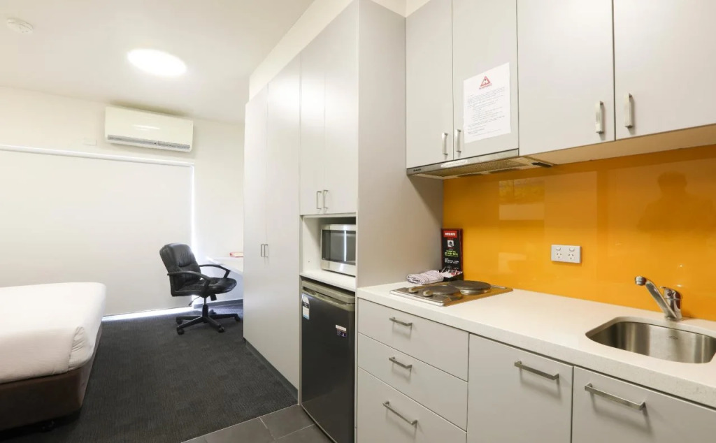 Alston Apartments Hotel