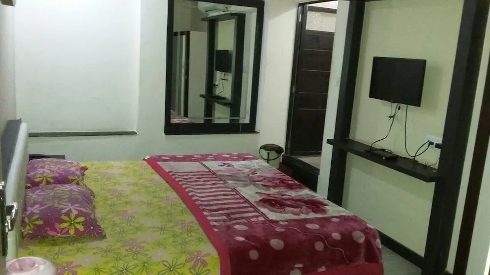 Hotel Divya palace & Restaurent