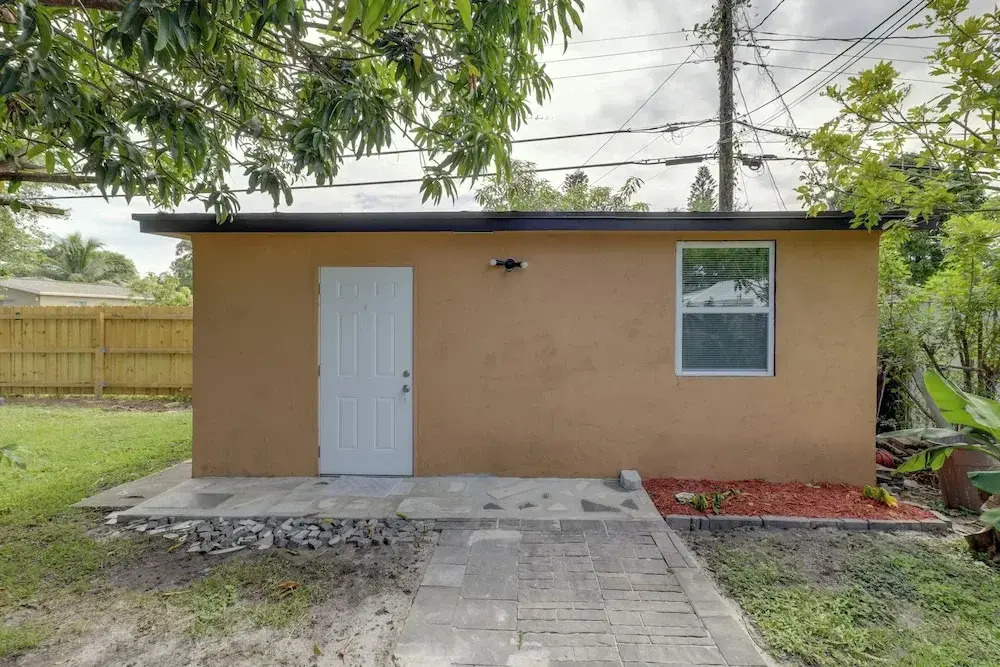 Pet-friendly Fort Lauderdale Home: 8 Mi to Beach!
