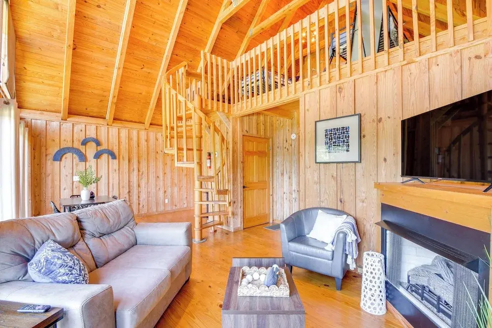 Lake Keowee Access: Idyllic Six Mile Cabin!