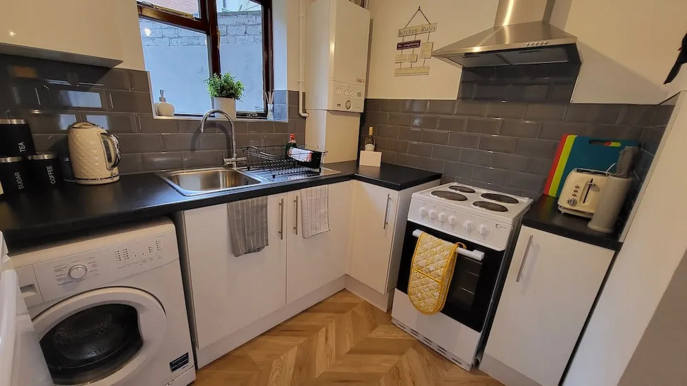 Heart of Lincoln City, 3 Bedrooms, Sleeps 4 Guests