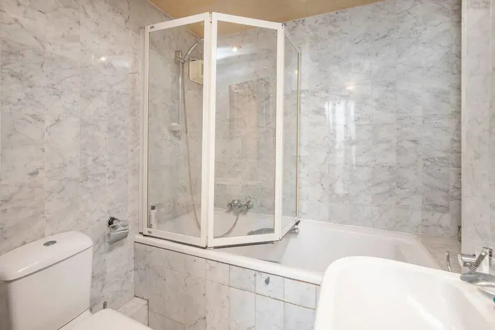 Stylish 2-bed Flat by Piccadilly Circus & Mayfair