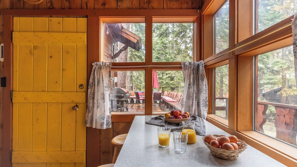 Sunnyside by Avantstay Charming Lake Tahoe Chalet on Tahoes West Shore