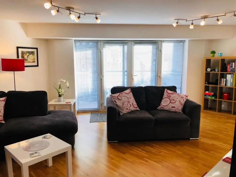 Remarkable 2 Bed Apartment in Edinburgh