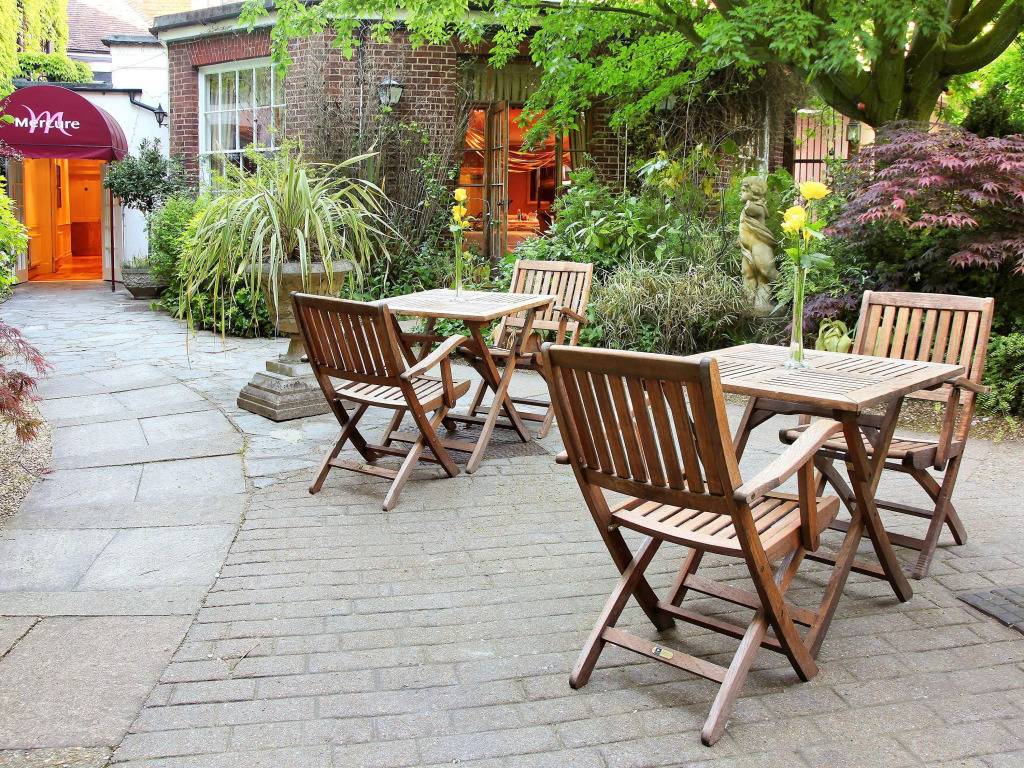 Mercure Salisbury White Hart Hotel & Apartments