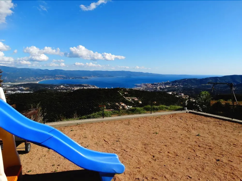 Gîtes Sassone, piscine, jacuzzi et vue mer panoramique sur Ajaccio