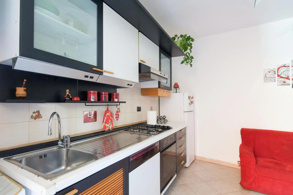 Apt. "La Perla del Golfo" in the right center! (5Terre)