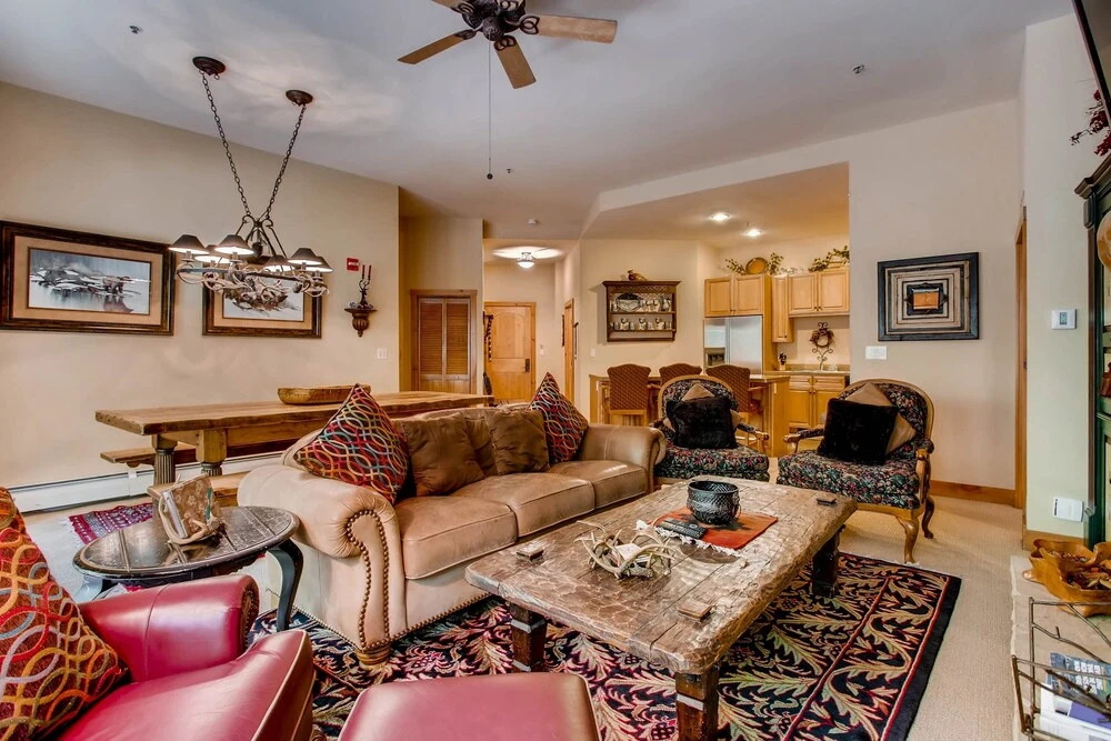 Luxury 3br Ski In-out /firepit, Pool, Sauna 3 Bedroom Condo by RedAwning