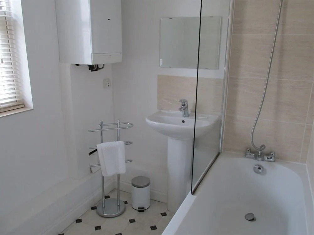 Bath Breaks Apartments