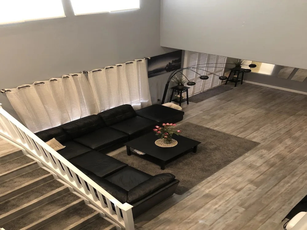 Locationstripeverything Is Closemodel House