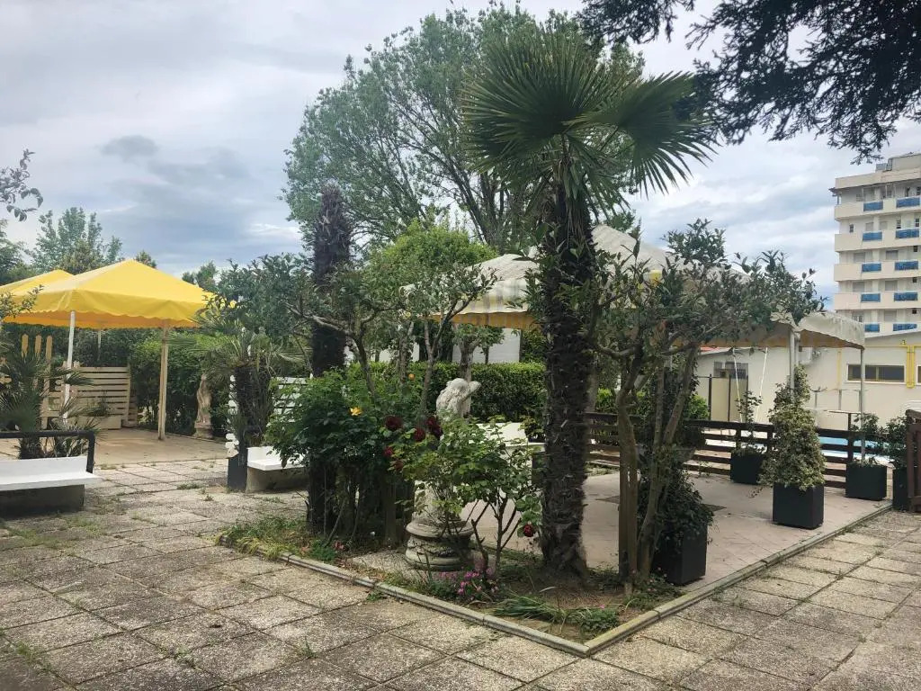 Hotel Marzia con Piscina
