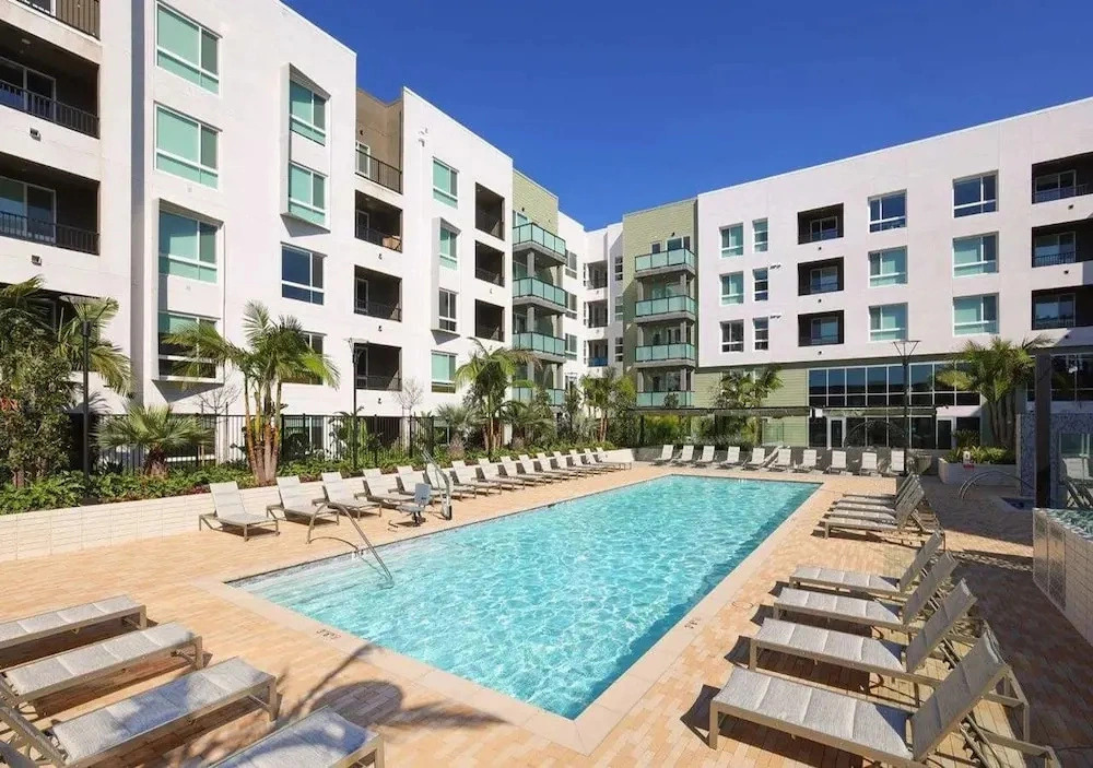 Relaxing Pacific Escape Near Disneyland Pool GYM