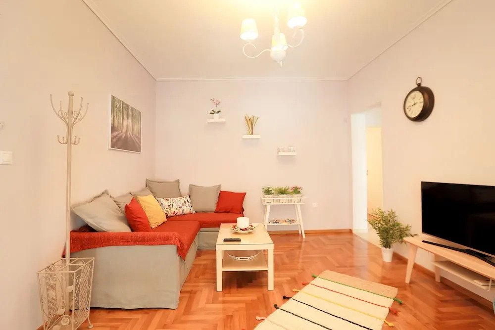 Cosy & Bright 2 Bedroom Apartment in Koukaki