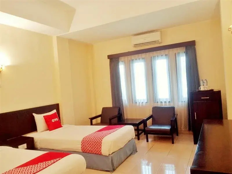 OYO 90102 Edotel Hotel By Dbest Hospitality