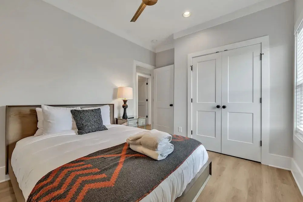 Soprano-private Rooftop-gr8 Walking Location