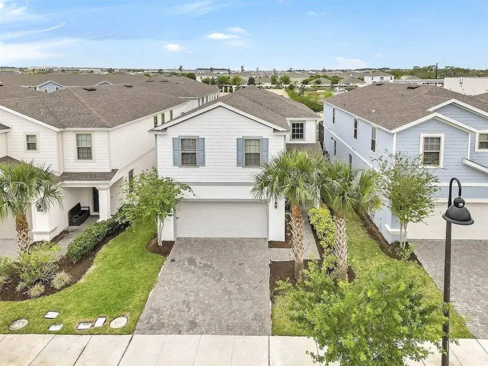 2440-5-td-perfect Villa at Windsor