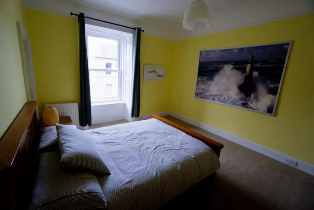 Traditional Edinburgh City Centre Flat