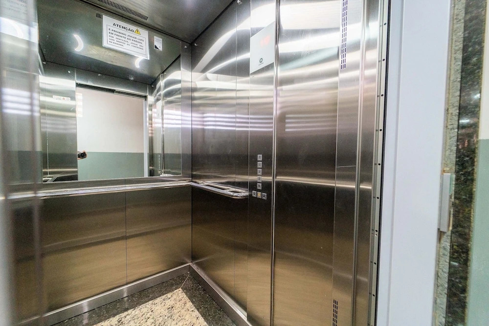 Ap 2 Qts com suíte  Garagem e Elevador
