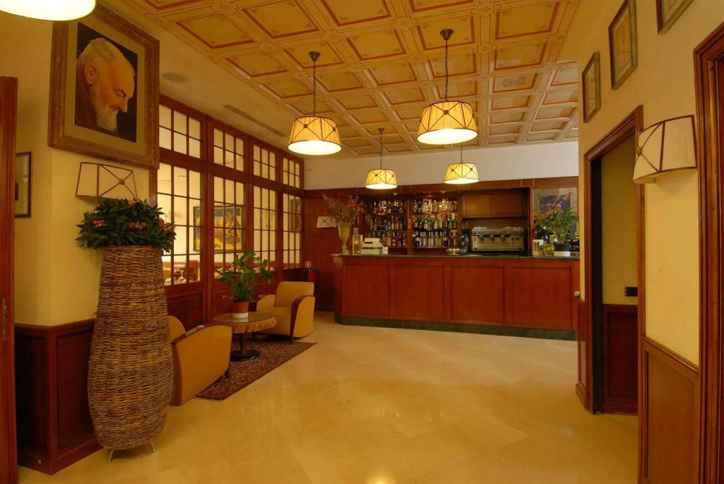 Hotel Mir
