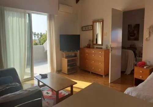 Studio Room Ensuite by the Beach, Entire Independent Unit