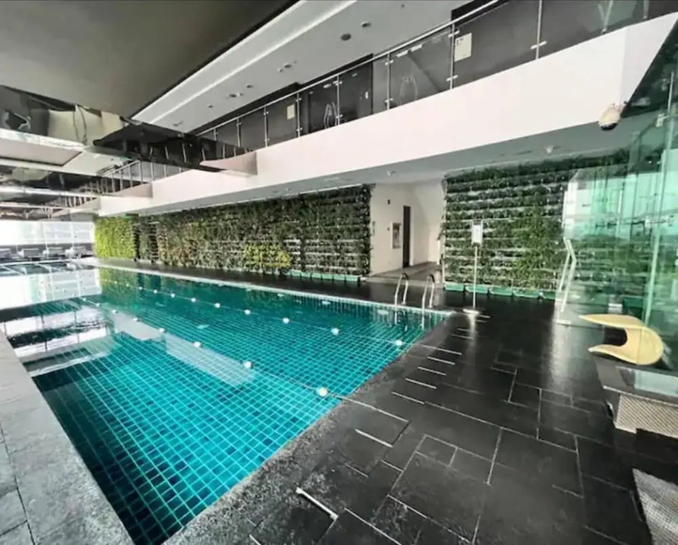 Gramercy Residences Makati by Christine Suites PH with Balcony