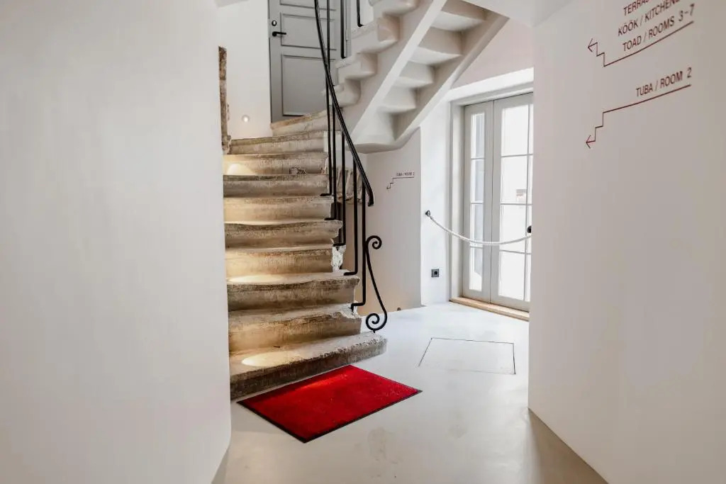 LJ5 - Old Town Rooms with Exclusive shared Roof Terrace