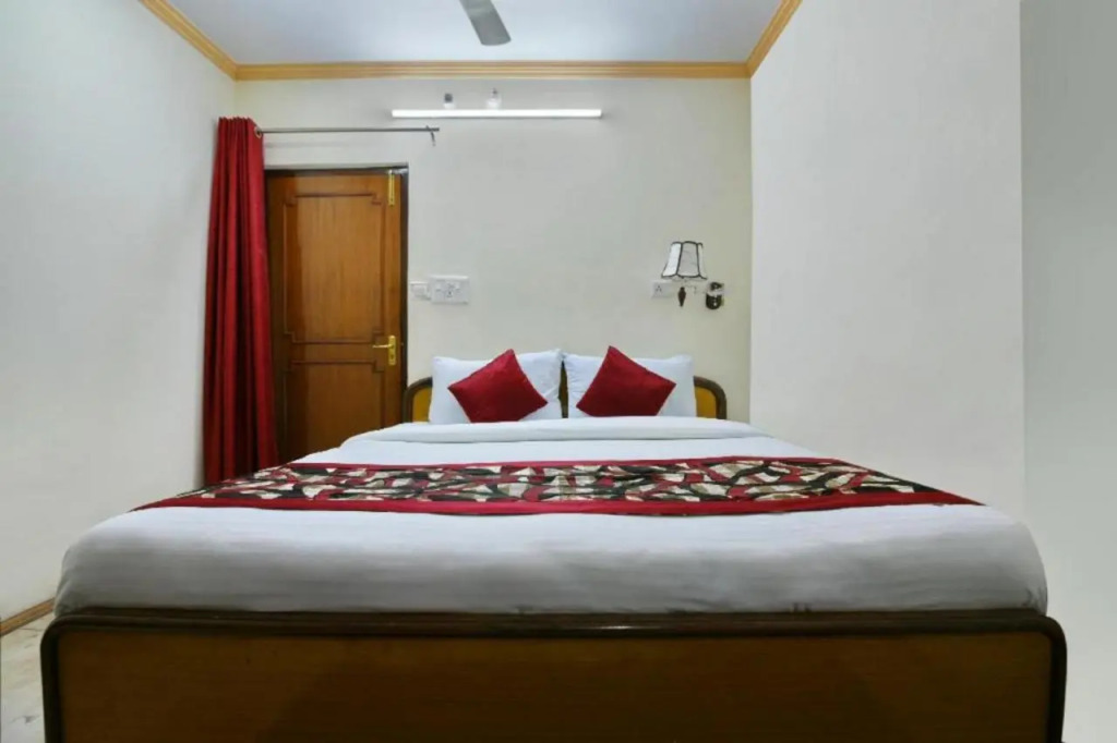 Hotel Dolls Inn