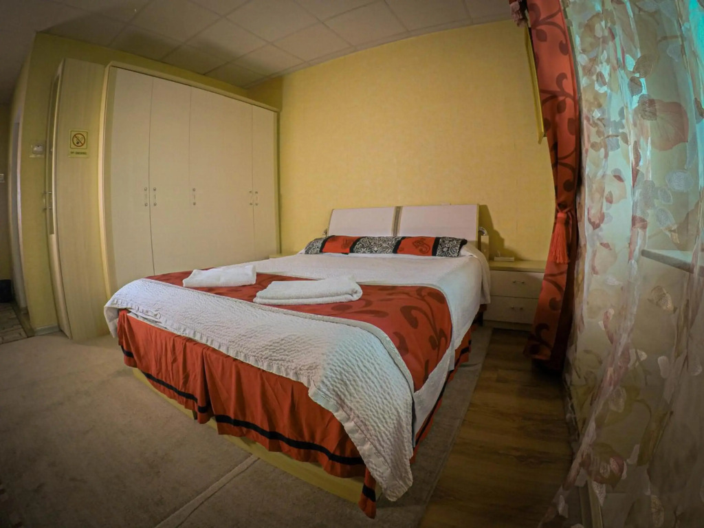LG53 Tour & Hostel