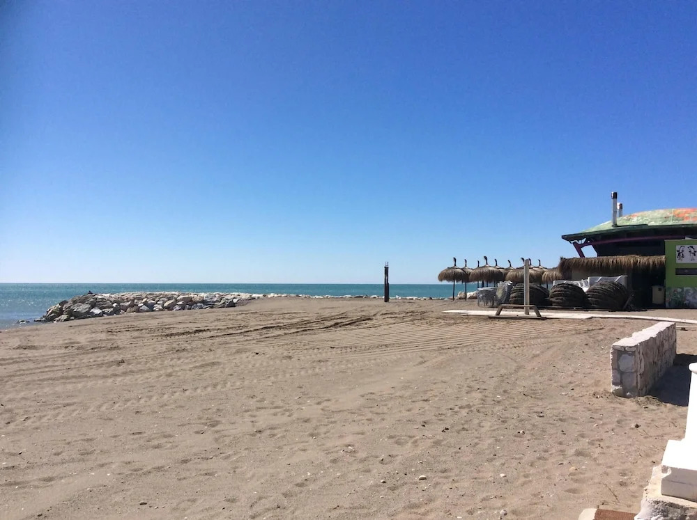 Del Parque Flats - Guadalmar