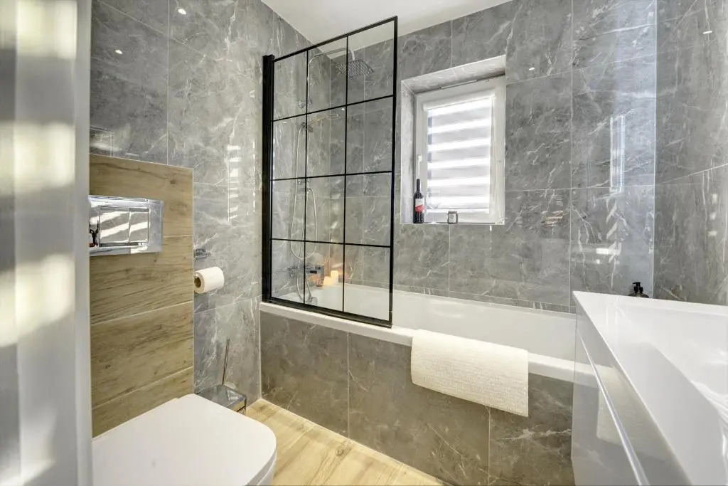 Modern 2BR House & Private Parking & Kid-friendly
