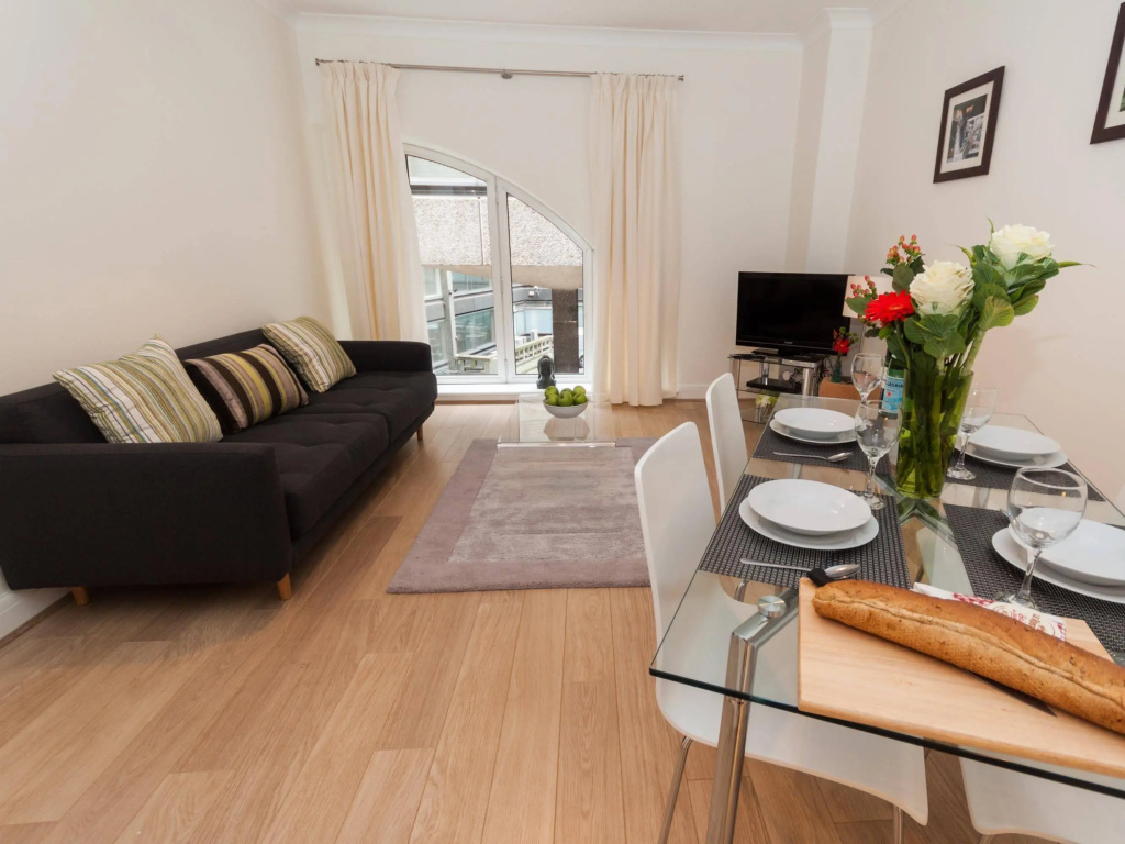Monument Serviced Apartments by LovelyStay