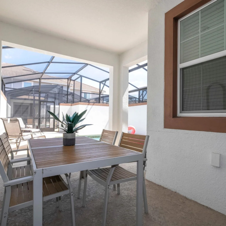 Gorgeous 4Bd w Pool Waterpark Storey Lake 4836m